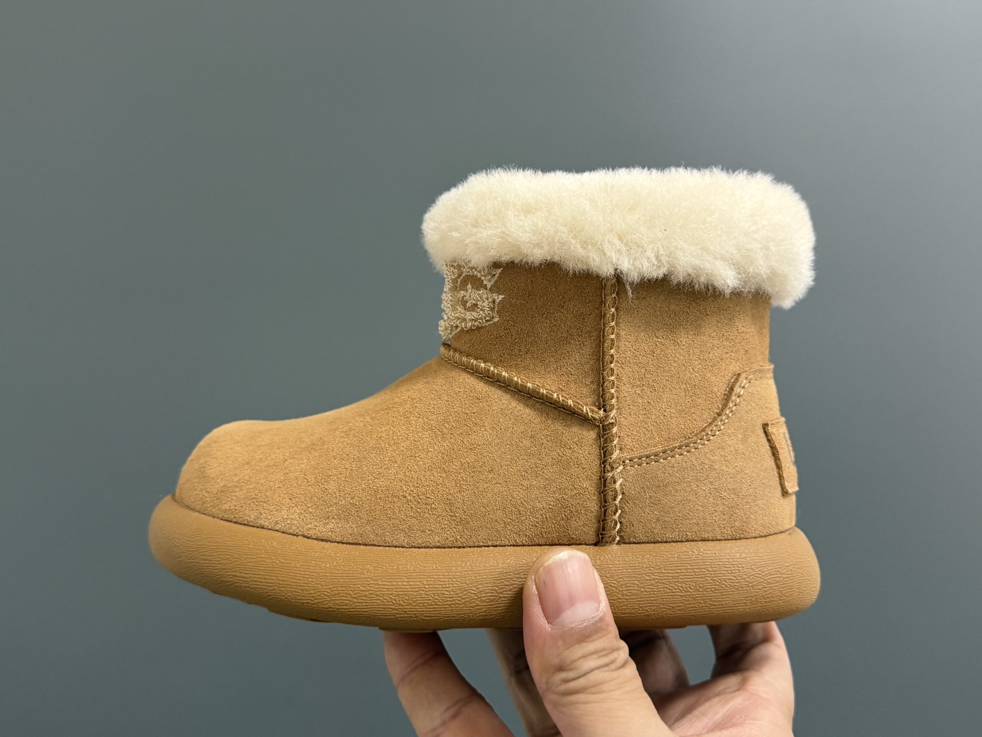 图片[4]-U家新款小土豆中帮雪地靴 尺码：26-37码 超可爱的小土豆🥔 加绒加厚，保暖又舒适❄️ 拉链设计，穿脱方便✌🏻 橡胶耐磨防滑大底✔️-选品中心