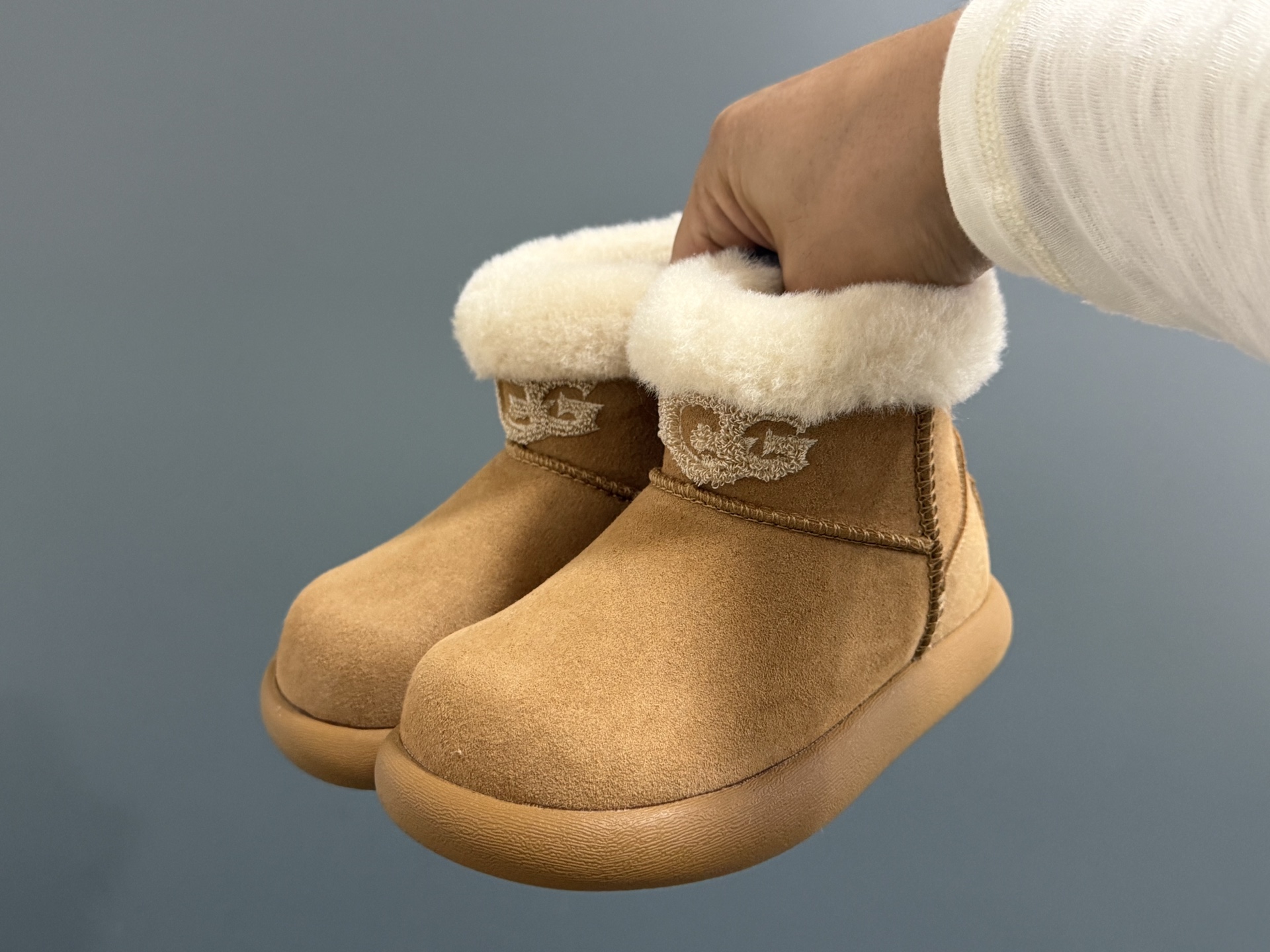 图片[2]-U家新款小土豆中帮雪地靴 尺码：26-37码 超可爱的小土豆🥔 加绒加厚，保暖又舒适❄️ 拉链设计，穿脱方便✌🏻 橡胶耐磨防滑大底✔️-选品中心