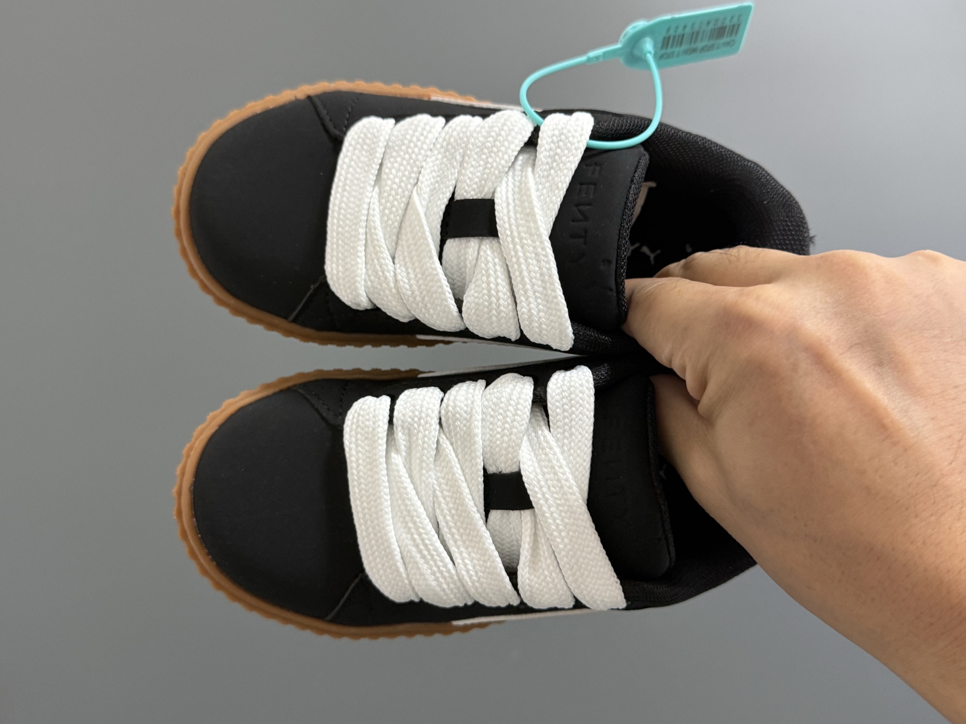 彪M新款儿童饼干松糕鞋休闲鞋 尺码：22-35码 优质反毛皮面料🆕 饼干🍪大底，耐磨防滑👍🏻 附赠一对鞋带扣，穿脱方便✌🏻-选品中心