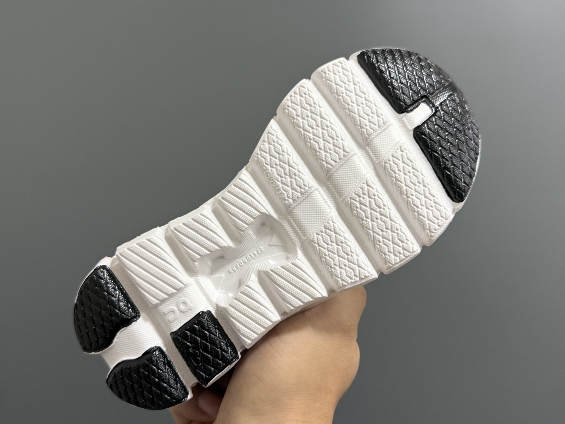 图片[5]-昂家新款Cloud X Z5松紧扣儿童运动鞋 尺码：28-37码 超赞的小众品牌—昂跑云朵系列☁️ 松紧扣设计，一脚蹬款式轻松调节✌🏻 优质面料拼接，质感满满💯 耐磨防滑大底，脚感超赞👍🏻-选品中心