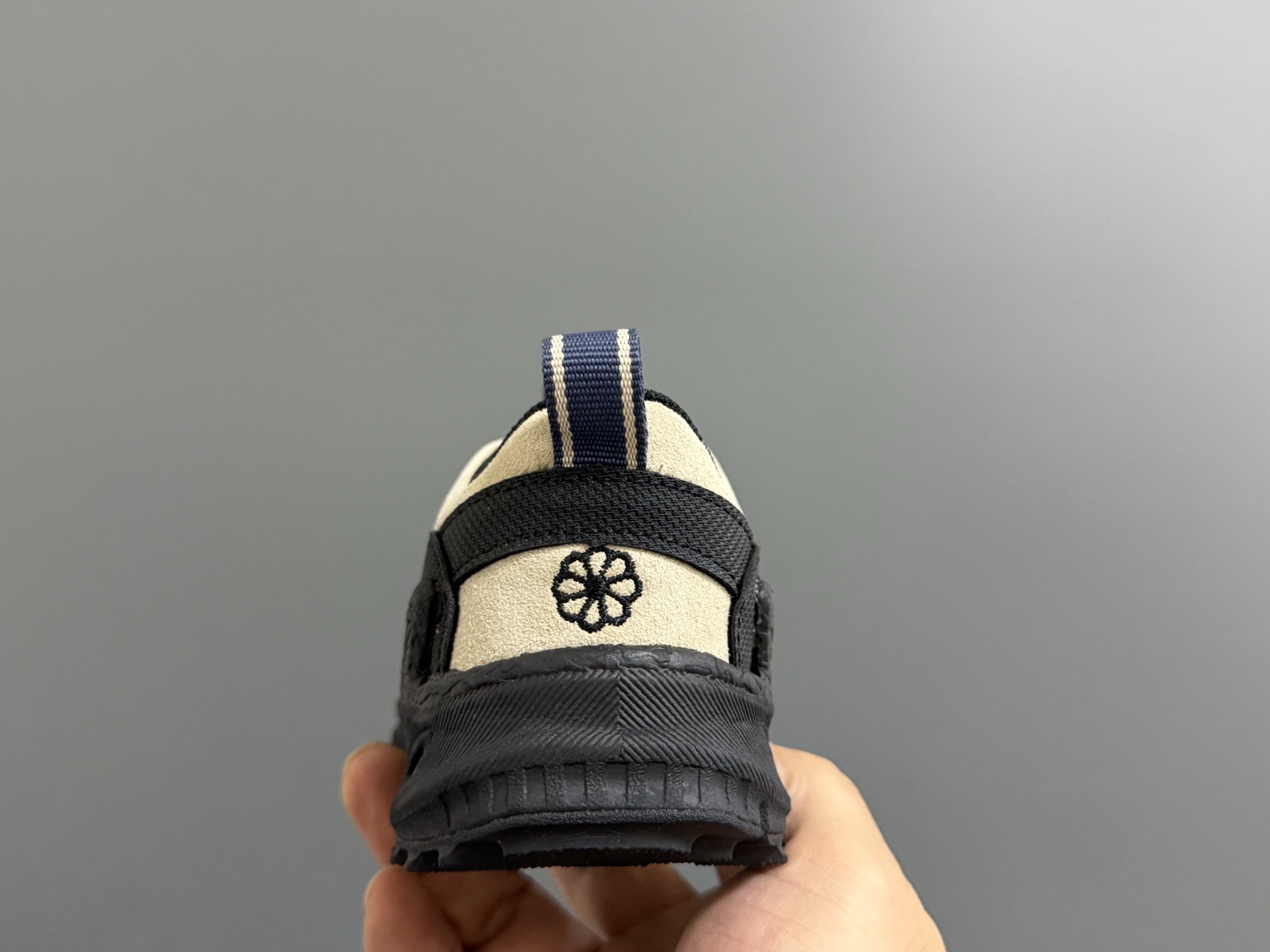 图片[7]-KEE*潮牌新款2515儿童松紧扣儿童户外运动鞋 尺码：24-37码 同步新款🆕 优质皮料拼接☁️ 松紧扣设计✌🏻 橡胶耐磨防滑大底，脚感超赞👍🏻-选品中心