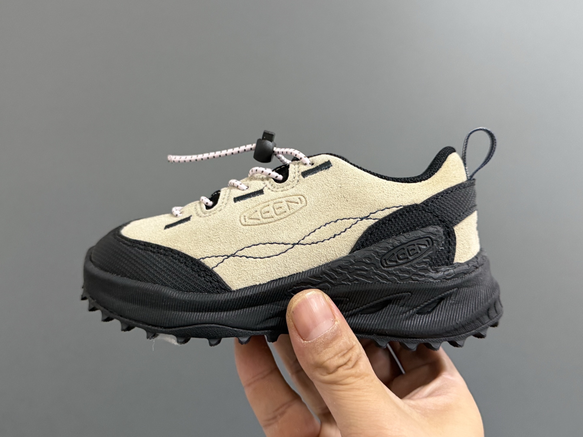 图片[4]-KEE*潮牌新款2515儿童松紧扣儿童户外运动鞋 尺码：24-37码 同步新款🆕 优质皮料拼接☁️ 松紧扣设计✌🏻 橡胶耐磨防滑大底，脚感超赞👍🏻-选品中心