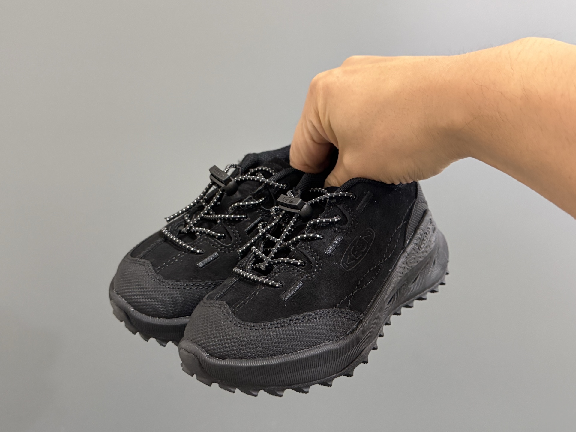 KEE*潮牌新款2515儿童松紧扣儿童户外运动鞋 尺码：24-37码 同步新款🆕 优质皮料拼接☁️ 松紧扣设计✌🏻 橡胶耐磨防滑大底，脚感超赞👍🏻-选品中心