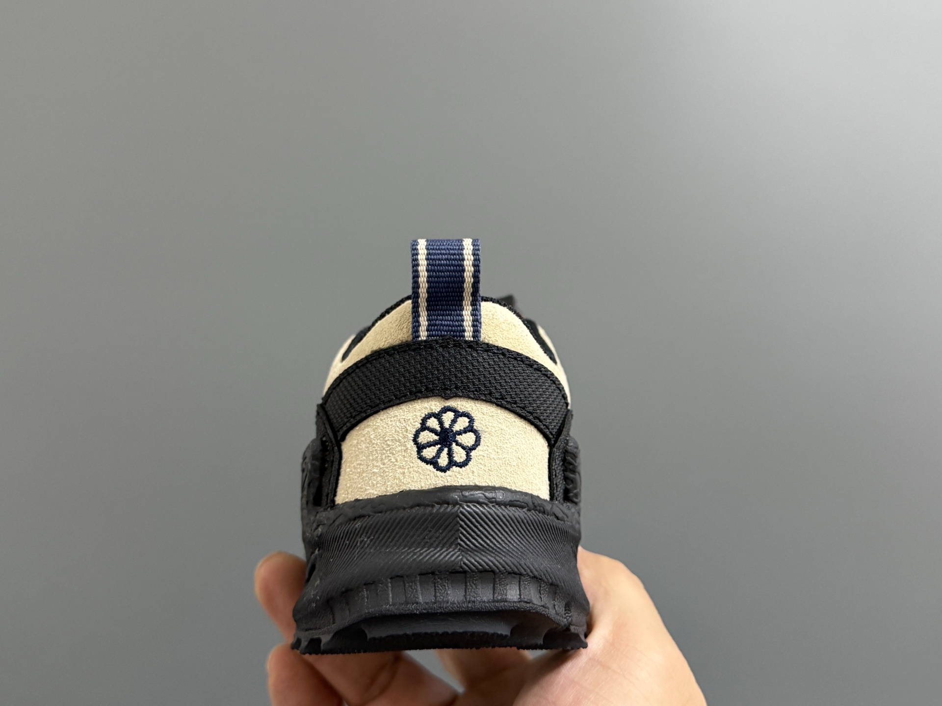 图片[7]-KEE*潮牌新款2515儿童松紧扣儿童户外运动鞋 尺码：24-37码 同步新款🆕 优质皮料拼接☁️ 松紧扣设计✌🏻 橡胶耐磨防滑大底，脚感超赞👍🏻-选品中心