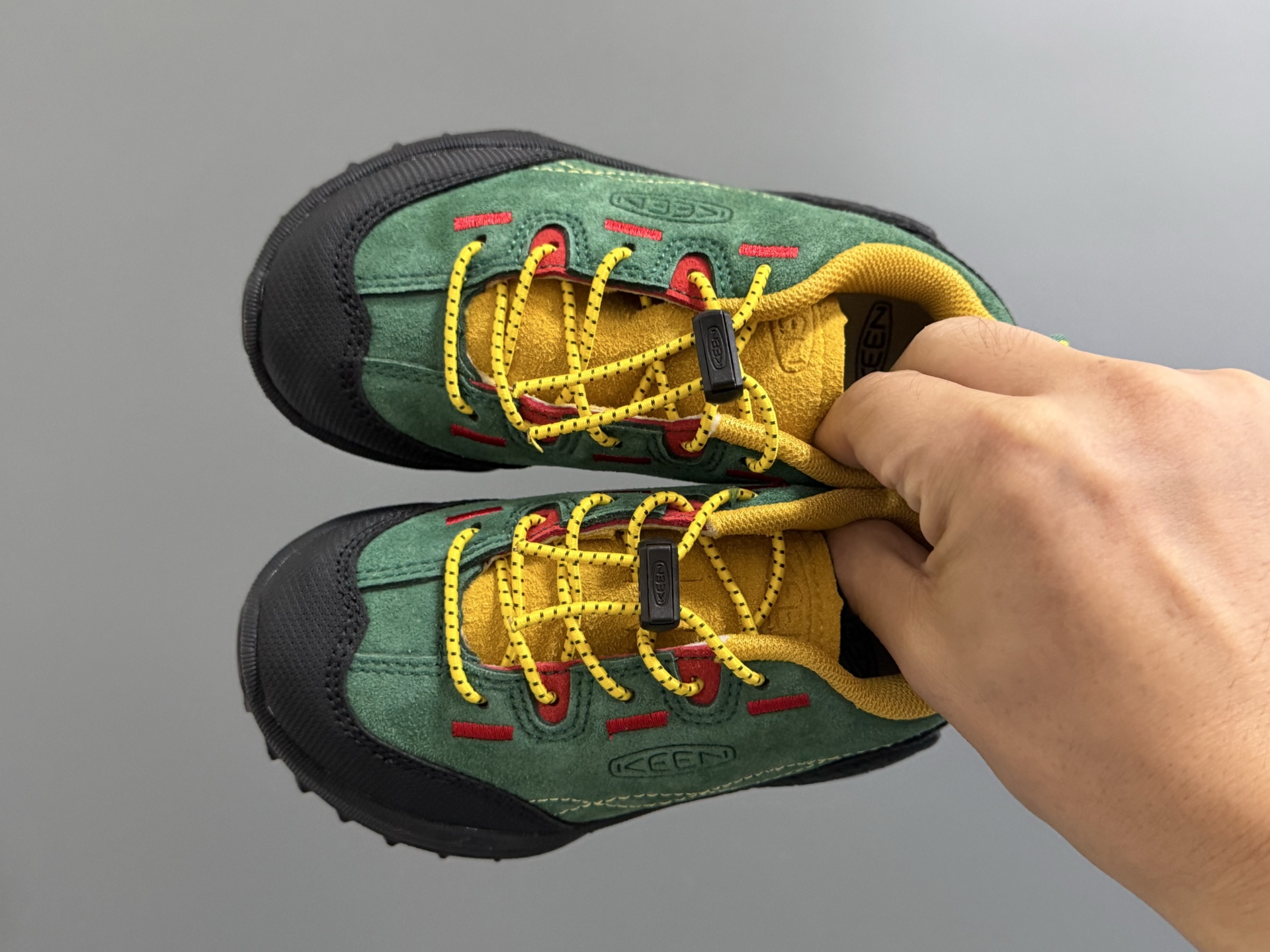 KEE*潮牌新款2515儿童松紧扣儿童户外运动鞋 尺码：24-37码 同步新款🆕 优质皮料拼接☁️ 松紧扣设计✌🏻 橡胶耐磨防滑大底，脚感超赞👍🏻-选品中心