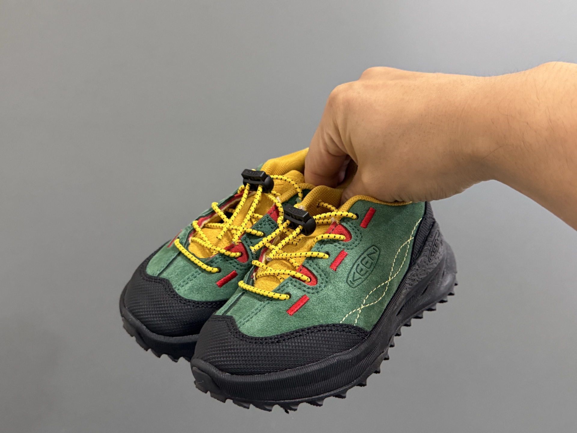 图片[2]-KEE*潮牌新款2515儿童松紧扣儿童户外运动鞋 尺码：24-37码 同步新款🆕 优质皮料拼接☁️ 松紧扣设计✌🏻 橡胶耐磨防滑大底，脚感超赞👍🏻-选品中心