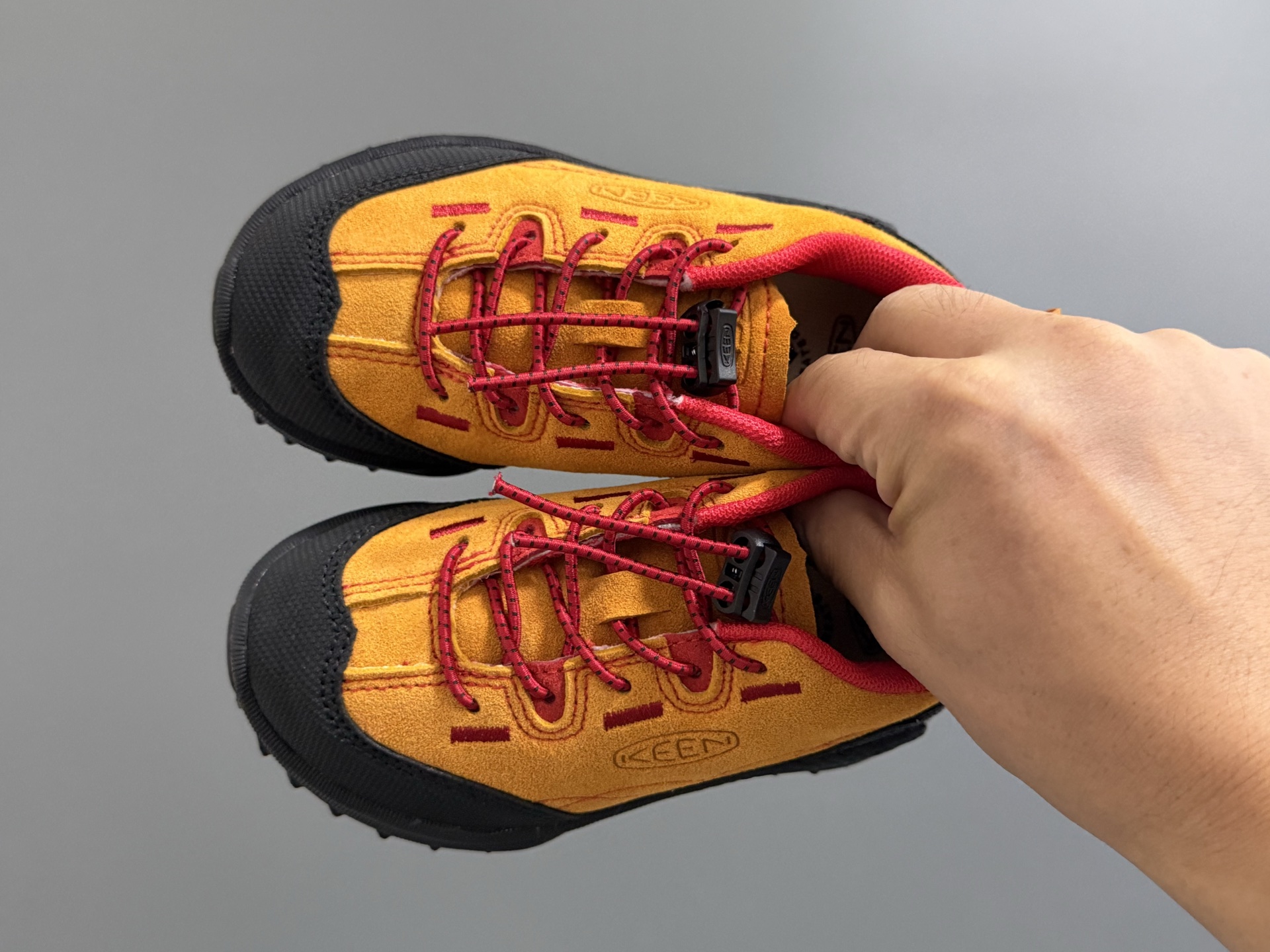 KEE*潮牌新款2515儿童松紧扣儿童户外运动鞋 尺码：24-37码 同步新款🆕 优质皮料拼接☁️ 松紧扣设计✌🏻 橡胶耐磨防滑大底，脚感超赞👍🏻-选品中心