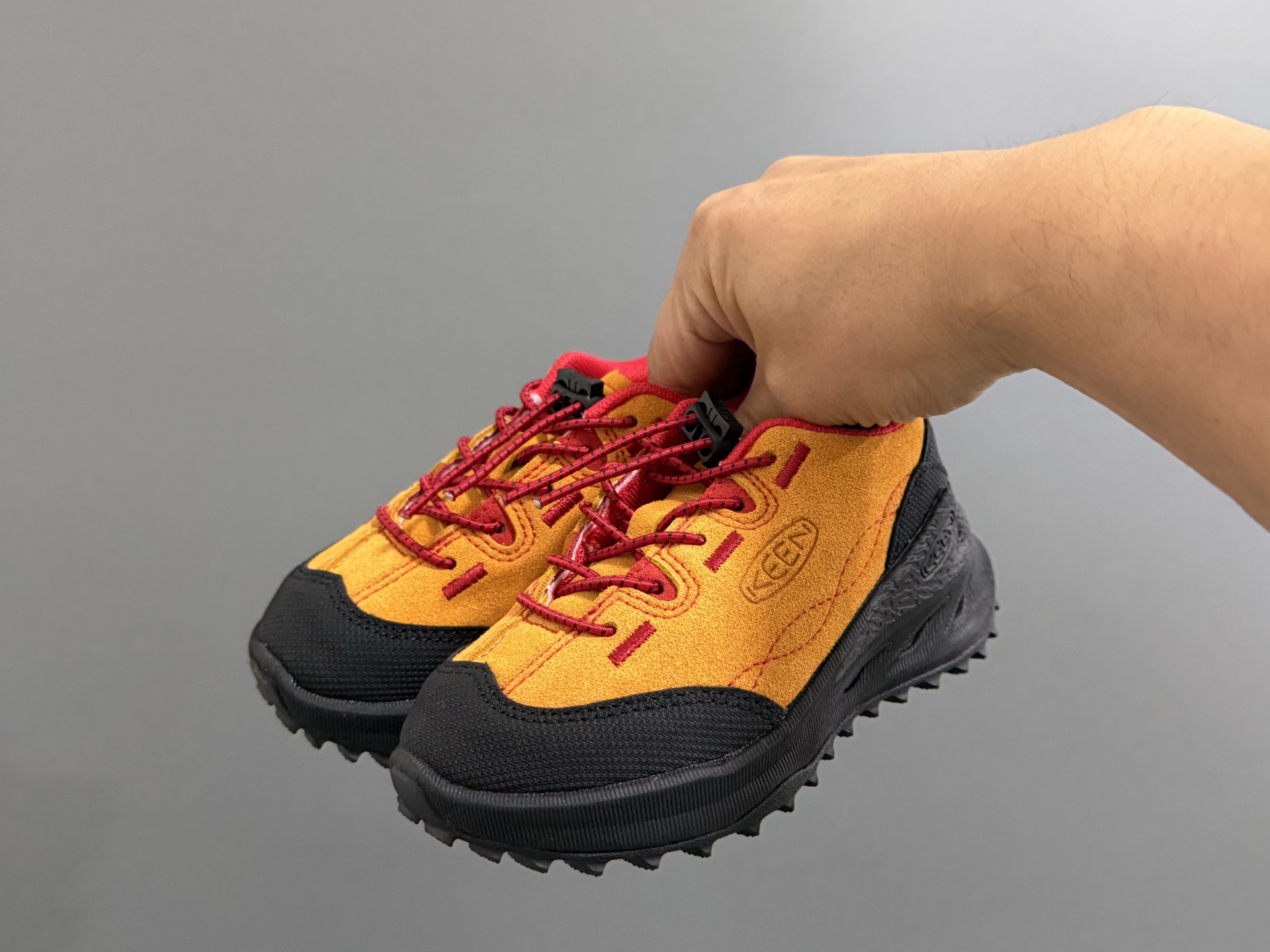 图片[2]-KEE*潮牌新款2515儿童松紧扣儿童户外运动鞋 尺码：24-37码 同步新款🆕 优质皮料拼接☁️ 松紧扣设计✌🏻 橡胶耐磨防滑大底，脚感超赞👍🏻-选品中心