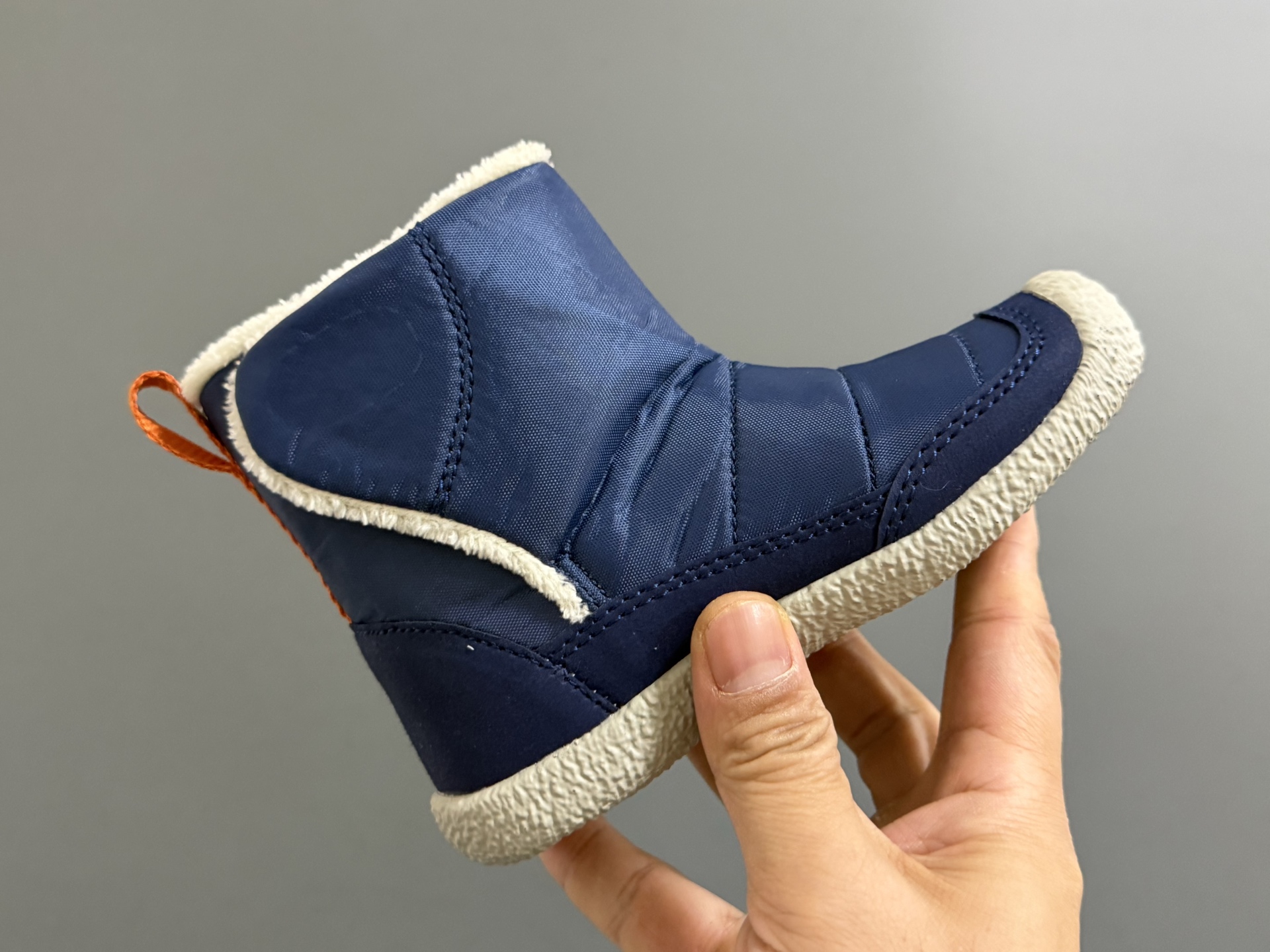 图片[6]-KEEN新款高帮飞翼魔术贴儿童棉鞋 尺码：24-37码 户外潮牌大佬—KEEN🔥 中帮款式设计，保暖又防风☁️ 内里加绒，保暖效果超赞👍🏻 橡胶耐磨防滑大底，脚感超赞✔️-选品中心