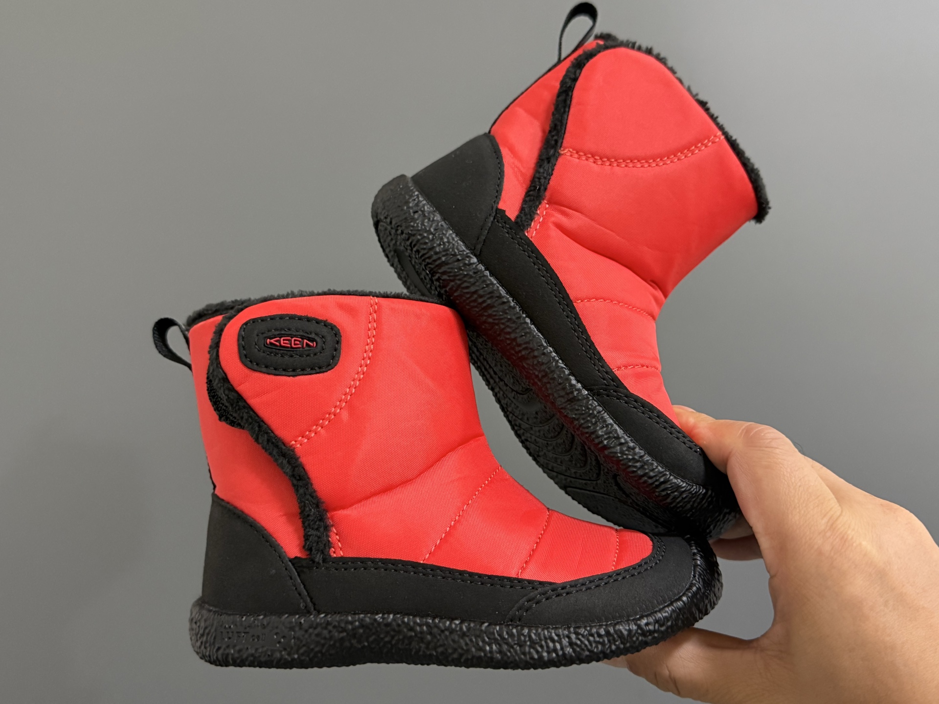 图片[9]-KEEN新款高帮飞翼魔术贴儿童棉鞋 尺码：24-37码 户外潮牌大佬—KEEN🔥 中帮款式设计，保暖又防风☁️ 内里加绒，保暖效果超赞👍🏻 橡胶耐磨防滑大底，脚感超赞✔️-选品中心