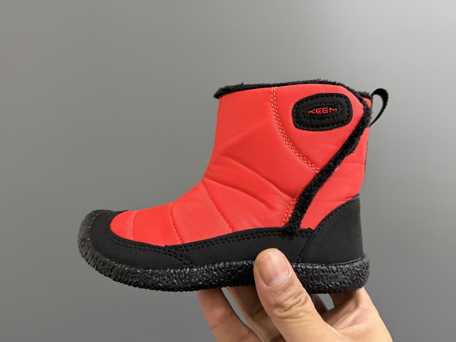 图片[4]-KEEN新款高帮飞翼魔术贴儿童棉鞋 尺码：24-37码 户外潮牌大佬—KEEN🔥 中帮款式设计，保暖又防风☁️ 内里加绒，保暖效果超赞👍🏻 橡胶耐磨防滑大底，脚感超赞✔️-选品中心