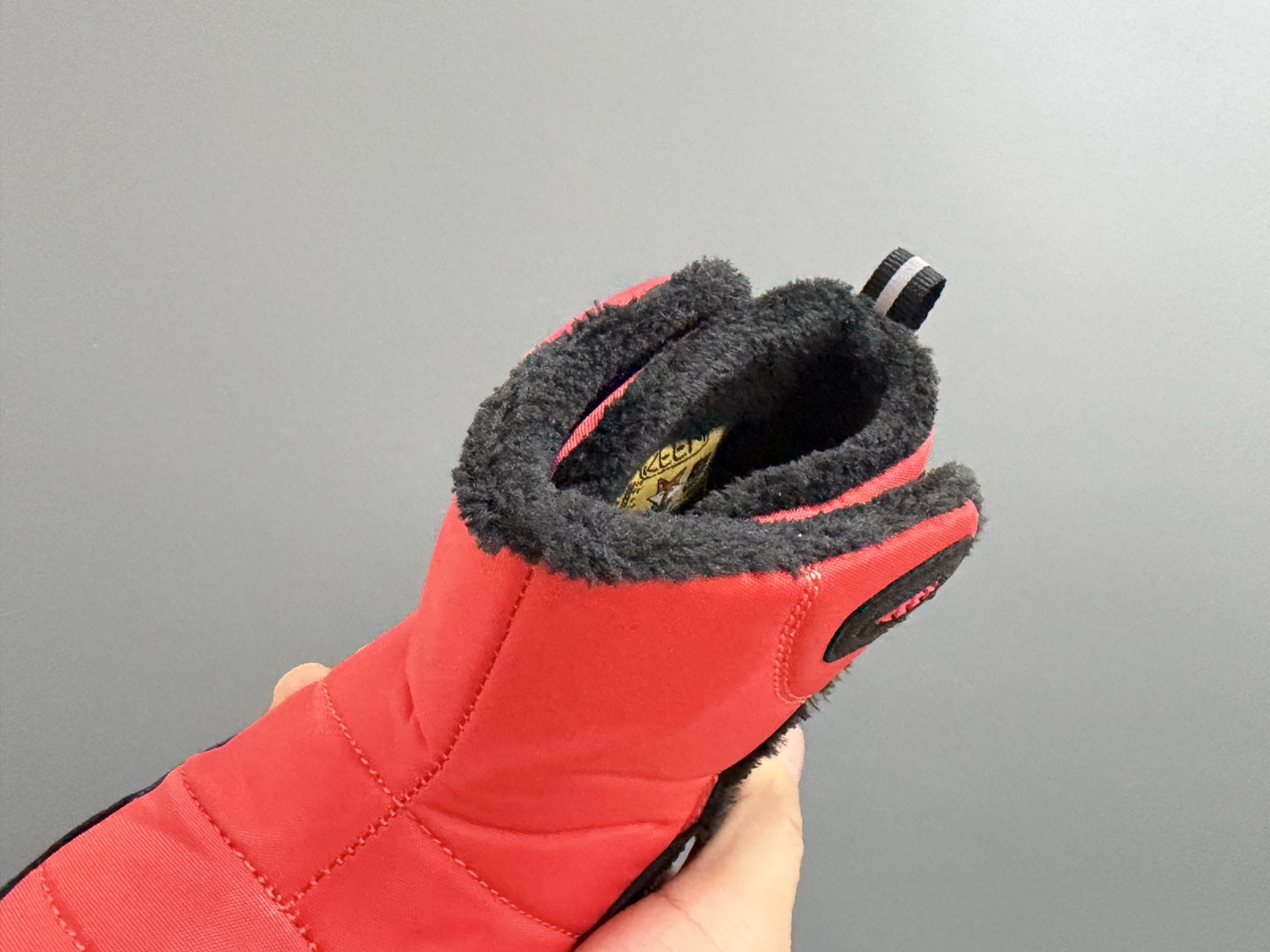 图片[8]-KEEN新款高帮飞翼魔术贴儿童棉鞋 尺码：24-37码 户外潮牌大佬—KEEN🔥 中帮款式设计，保暖又防风☁️ 内里加绒，保暖效果超赞👍🏻 橡胶耐磨防滑大底，脚感超赞✔️-选品中心