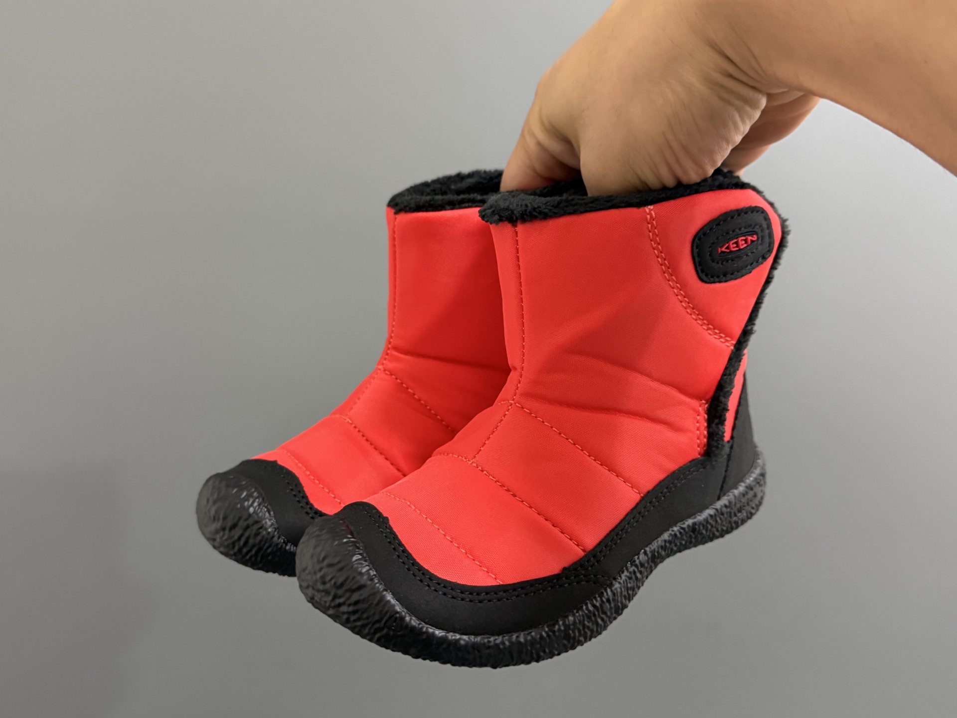 图片[2]-KEEN新款高帮飞翼魔术贴儿童棉鞋 尺码：24-37码 户外潮牌大佬—KEEN🔥 中帮款式设计，保暖又防风☁️ 内里加绒，保暖效果超赞👍🏻 橡胶耐磨防滑大底，脚感超赞✔️-选品中心