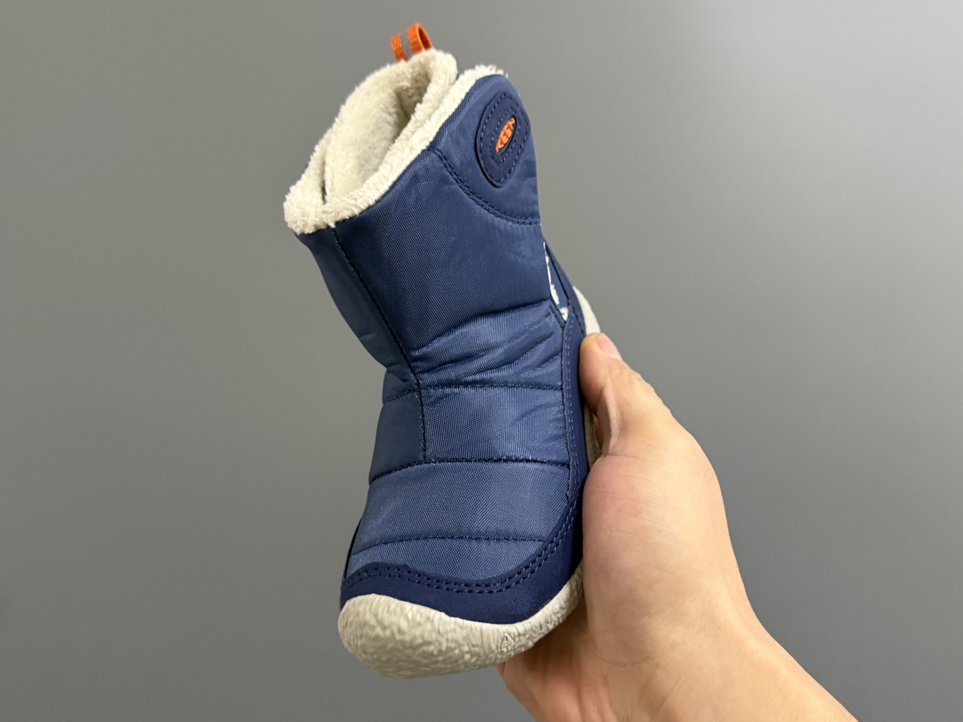 图片[3]-KEEN新款高帮飞翼魔术贴儿童棉鞋 尺码：24-37码 户外潮牌大佬—KEEN🔥 中帮款式设计，保暖又防风☁️ 内里加绒，保暖效果超赞👍🏻 橡胶耐磨防滑大底，脚感超赞✔️-选品中心