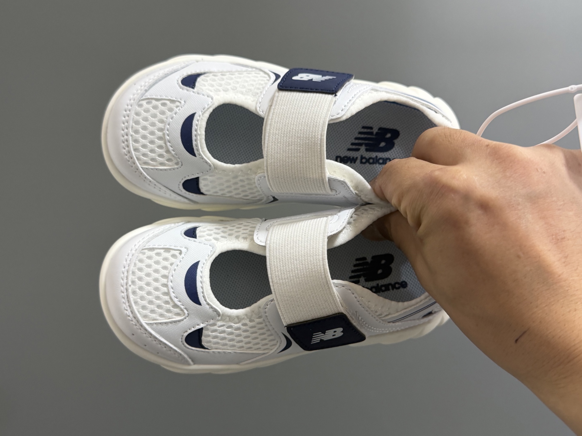 NO:762810,Starting price Niu B's new Mary Jane mesh stitching Velcro children's sandals SIZE24-37 code Fashionable and stylish NB Mary Jane series High-quality mesh stitching, breathable and comfortable 1:1 high-end customized MD outsole, super comfortable on the feet Velcro design, super easy to put on and take off Close-up color matching, super stylish with socks, slippers, sandals, sandals, mary jane, slippers, socks,19860909开学价 牛B新款玛丽珍网面拼接魔术贴儿童凉鞋 SIZE24-37码 时髦又洋气的NB玛丽珍系列 网面优质皮料拼接,透气又舒适 1:1高端定制MD大底,脚感超舒服 魔术贴设计,穿脱超级方便 闭眼入的配色,搭配袜子超洋气,拖鞋，凉鞋,sandals,mary jane,slippers,socks,,Children's