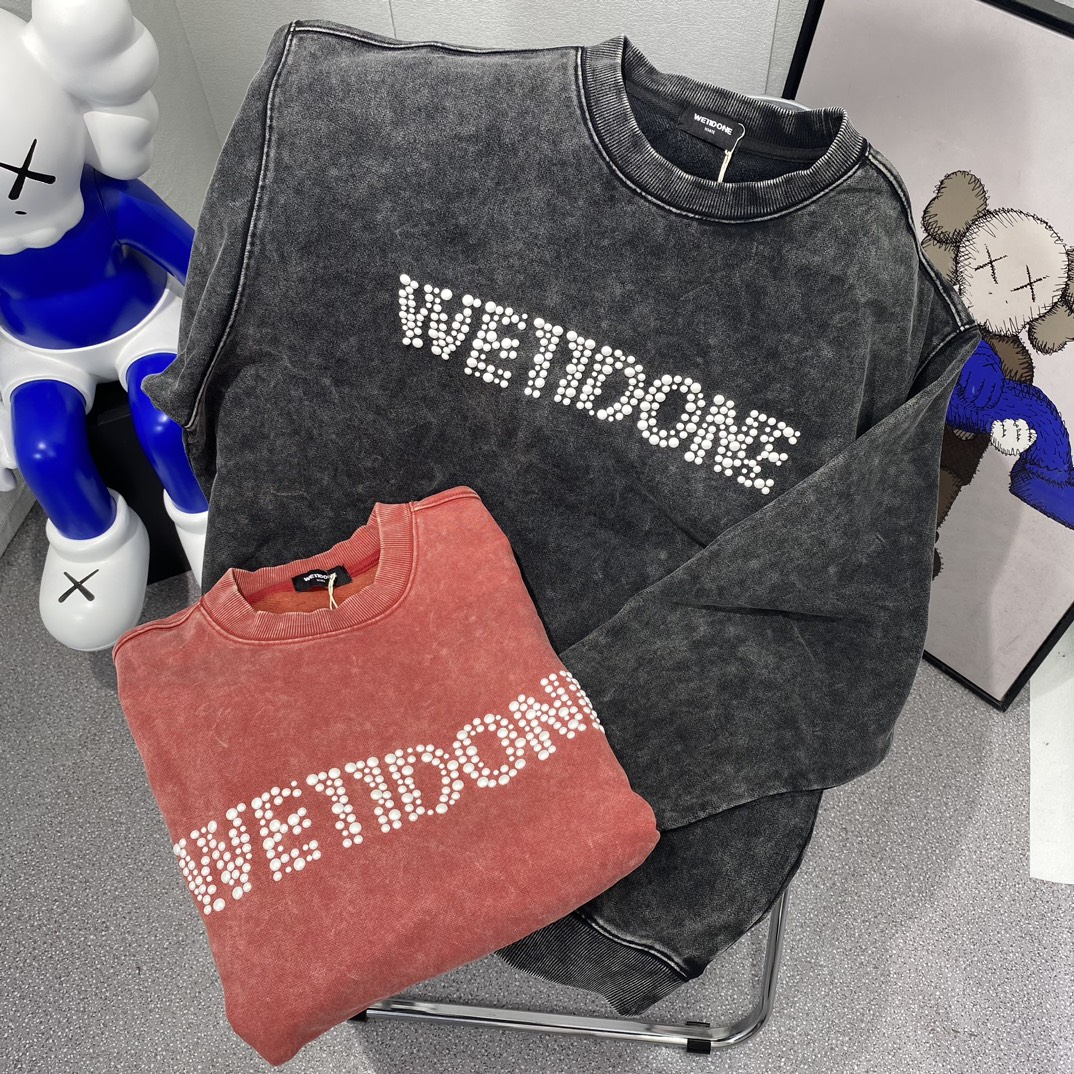 秋冬爆款上新🎉
D108#we11done复古水洗做旧款高压珍珠logo圆领卫衣welldone男女同款
价格：145
颜色：深灰色  枣红色
码数：S M L
📲chaojihaohuo.x.yupoo.com