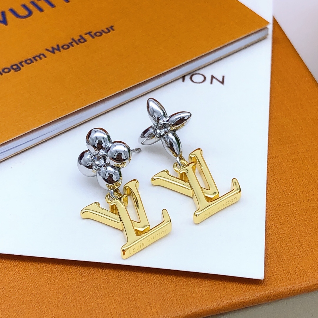 编号LED0103 【Lv*最新款🆕🆕金银搭配耳钉】一致专柜🆕黄铜材质