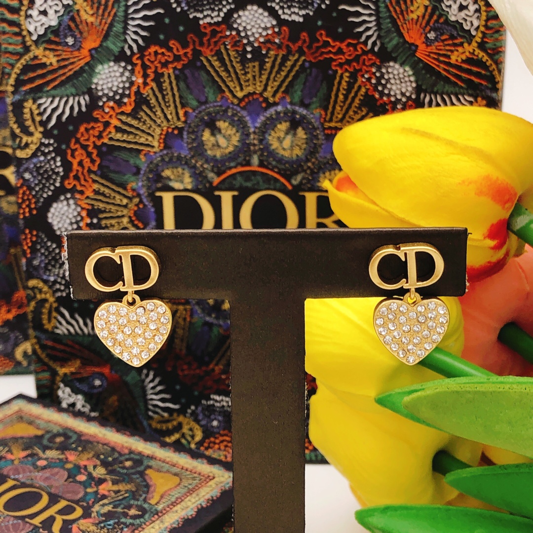 编号DED0508 【dio*最新款🆕🆕爱心镶钻耳钉】一致专柜🆕黄铜材质