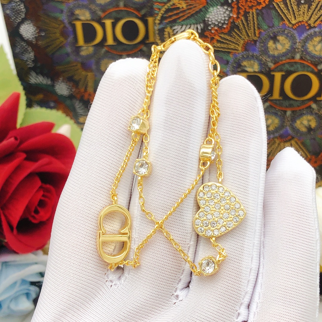 编号DSL0136
 【dio*最新款🆕🆕双层爱心手链】一致专柜🆕黄铜材质