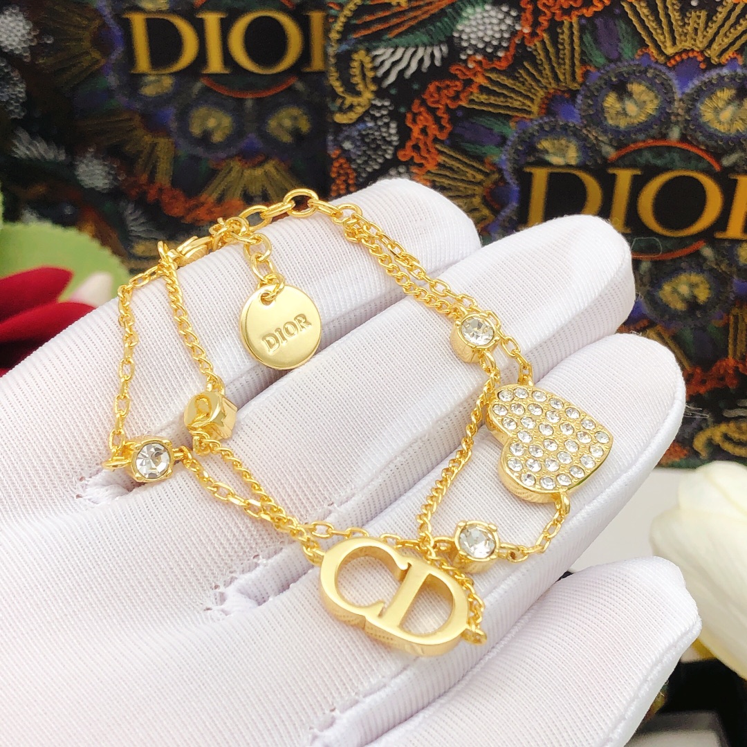 编号DSL0136
 【dio*最新款🆕🆕双层爱心手链】一致专柜🆕黄铜材质