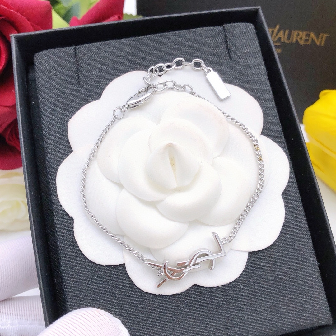 NO:111802,Number YSL0004 [YSL* latest silver bracelet] consistent ZP brass material, jewelry quality, saint laurent, bracelet19860909编号YSL0004【YSL*最新款银色手链】一致ZP黄铜材质,饰品精品,saint laurent,bracelet,Jewelry
