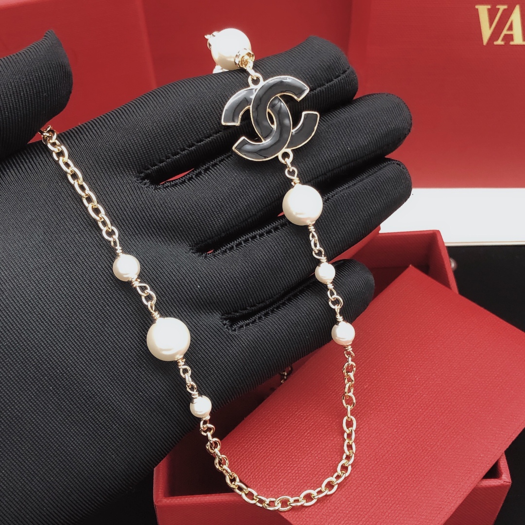 编号XXL0276
 【ch*nel最新款🆕🆕滴油黑色项链】一致专柜🆕黄铜材质