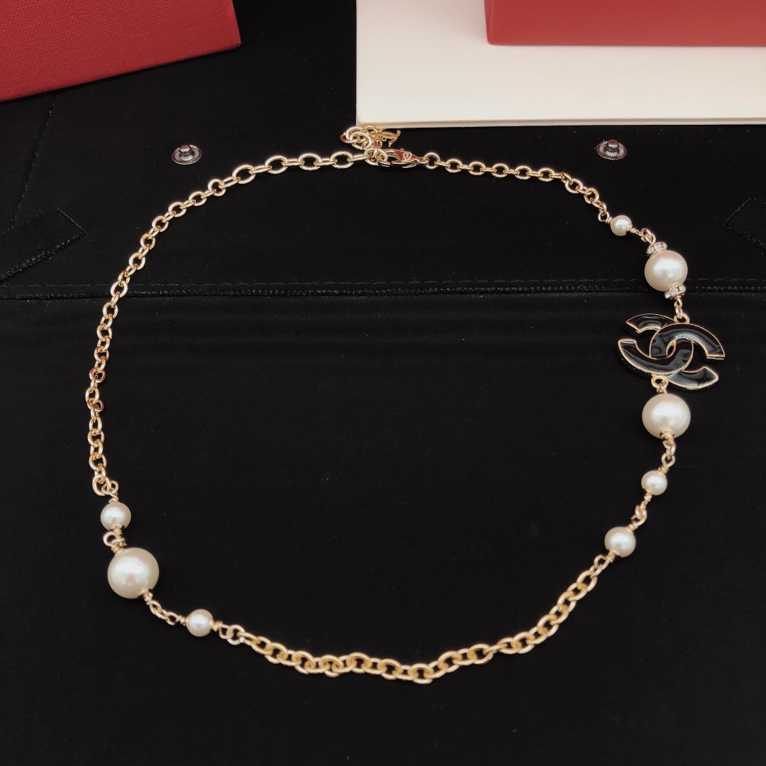 编号XXL0276
 【ch*nel最新款🆕🆕滴油黑色项链】一致专柜🆕黄铜材质