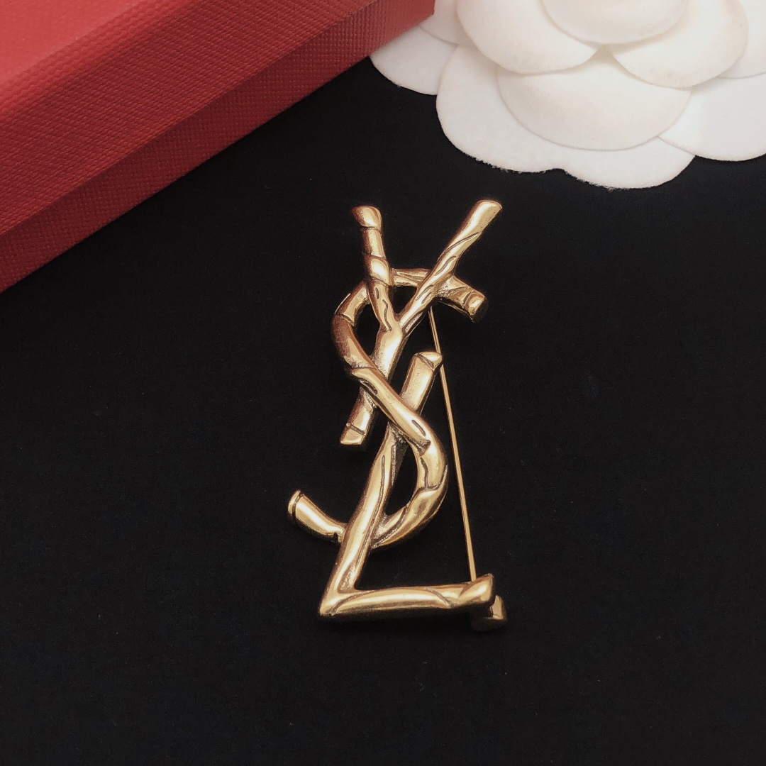 编号YXZ0004ysl 巨热卖热门单品 ysl 字母做旧复古欧美风 胸针 ！