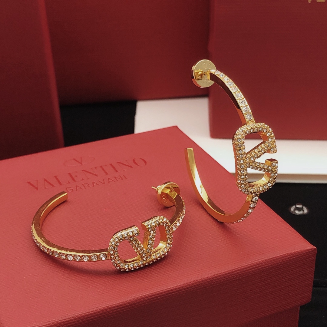 NO:107283,Number CED0228【ValenTi*o latest round moon earrings】Uncommon ZP brass material, jewelry quality, valentino, earrings19860909编号CED0228【ValenTi*o最新款圆形月亮耳环】一致ZP黄铜材质,饰品精品,valentino,earrings,Jewelry