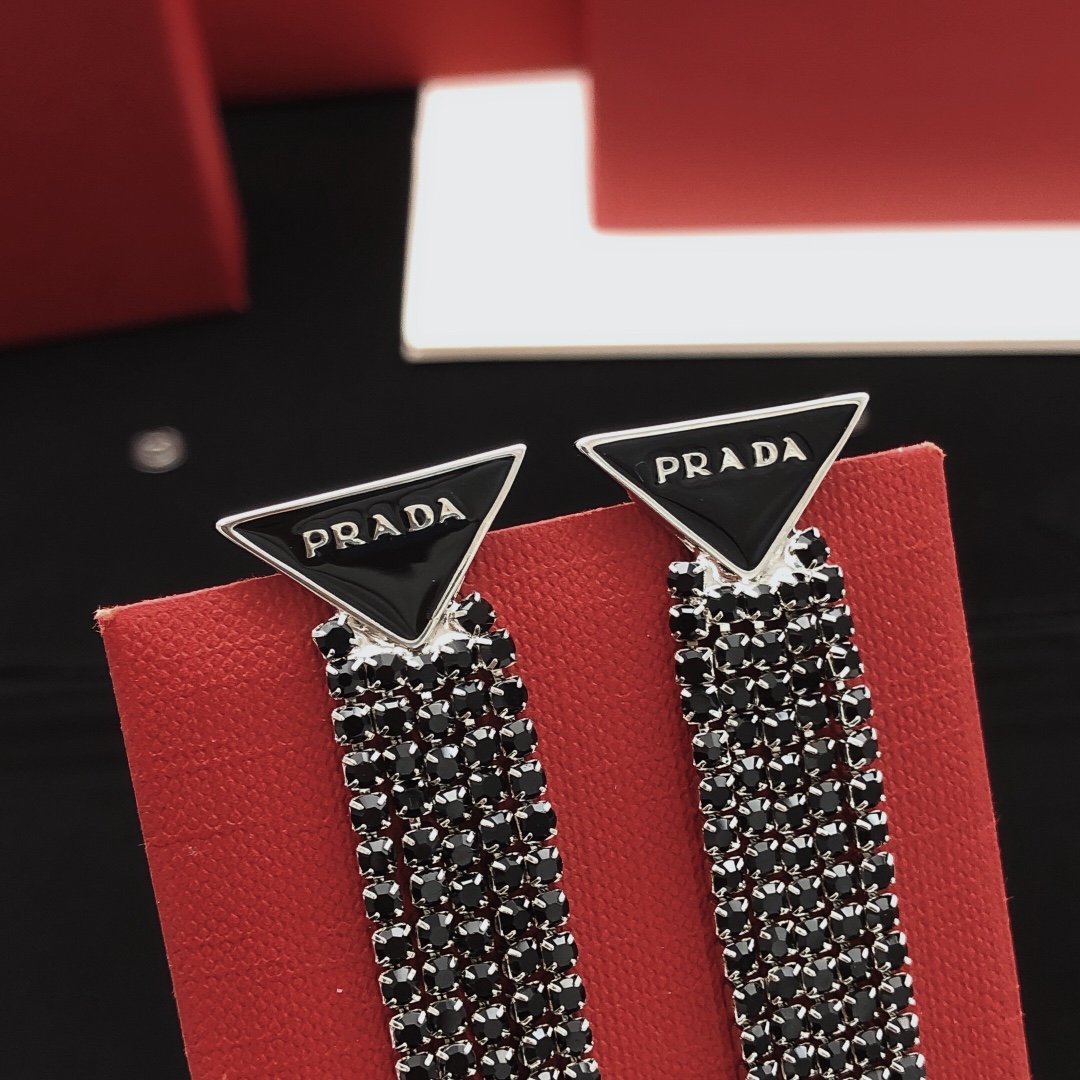 编号PED0001
 【PRAD*最新款🆕🆕流苏黑钻耳钉】一致专柜🆕黄铜材质
