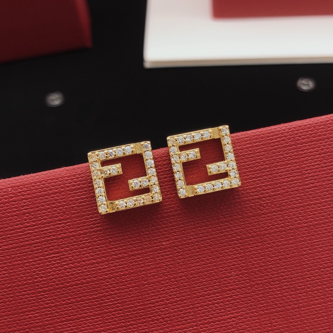 NO:111756,Number FDED0087 [FEND* Latest Square Earrings] Consistent ZP Brass Material, Elegant Jewelry, Fendi19860909编号FDED0087【FEND*最新款方形耳钉】一致ZP黄铜材质,饰品精品,fendi,Jewelry