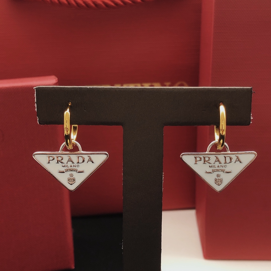 编号PED0016
 【PRAD*最新款🆕🆕白色三角形耳勾】一致专柜🆕黄铜材质