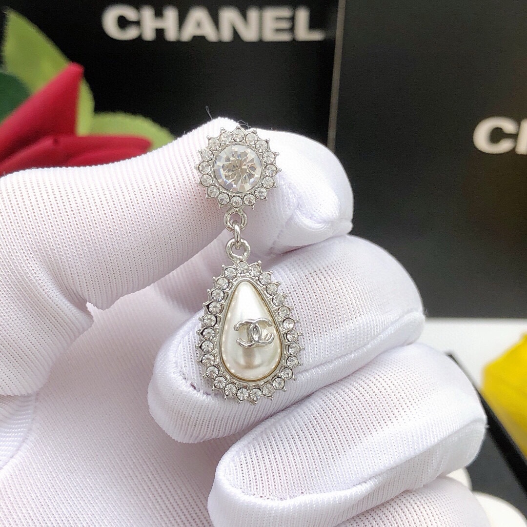 编号XED0373
 【ch*nel最新款🆕🆕银色流苏滴水】一致专柜🆕黄铜材质