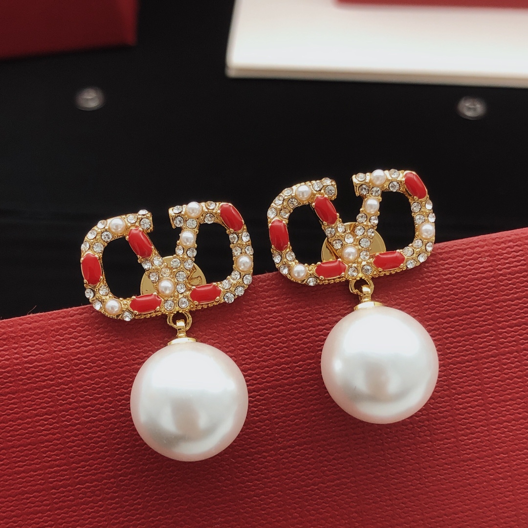 NO:105331,Number VED0243【ValenTi*o latest hanging pearl earrings】Uncommon ZP brass material, jewelry quality, valentino, earrings19860909编号VED0243【ValenTi*o最新款吊珍珠耳环】一致ZP黄铜材质,饰品精品,valentino,earrings,Jewelry