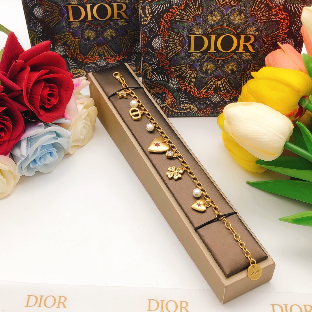 编辑DSL0182
 【dio*最新款🆕🆕爱心四叶草多元素手链】一致专柜🆕黄铜材质