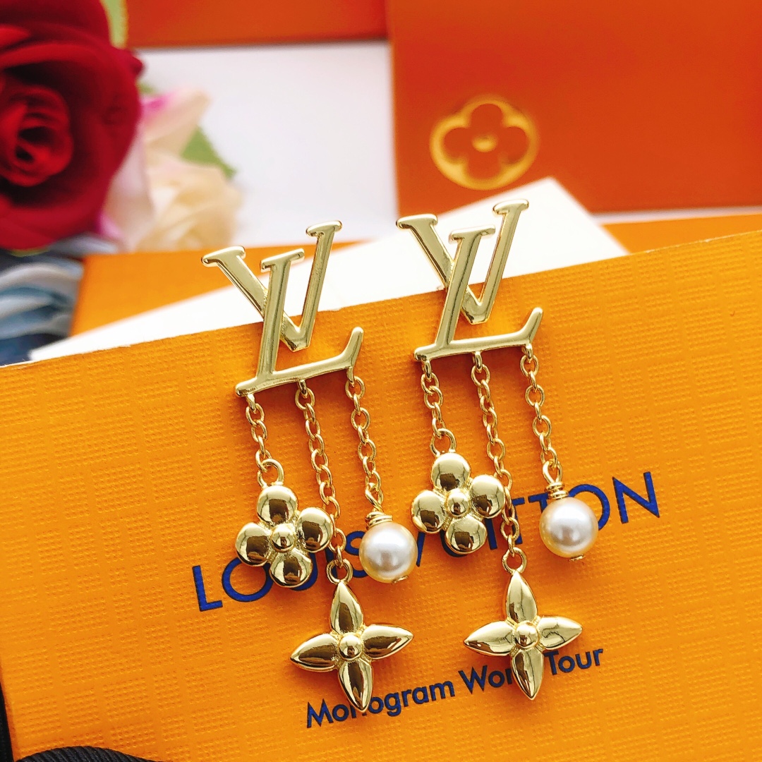 编号LED0177
 【Lv*最新款🆕🆕流苏耳钉】一致专柜🆕黄铜材质