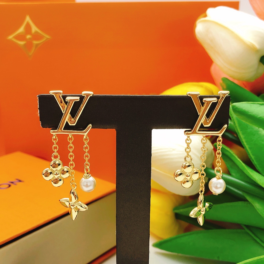 编号LED0177
 【Lv*最新款🆕🆕流苏耳钉】一致专柜🆕黄铜材质