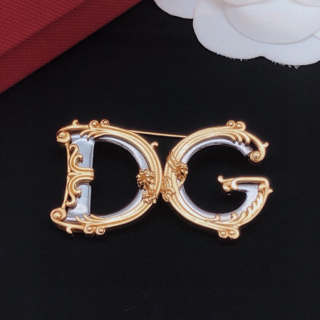 编号DGXZ0001
 【DG*最新款🆕🆕胸针】一致专柜🆕黄铜材质