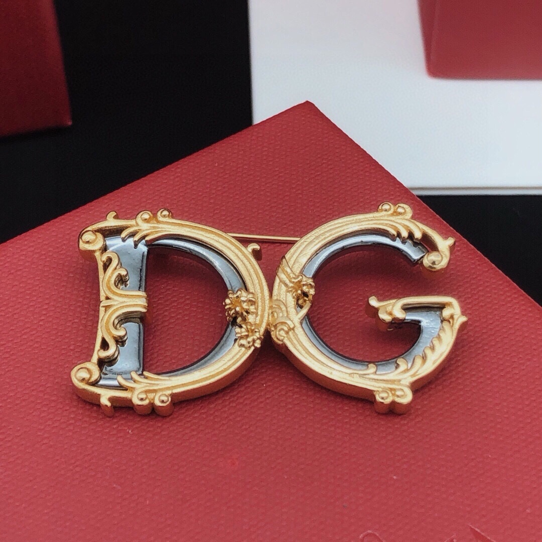 编号DGXZ0001
 【DG*最新款🆕🆕胸针】一致专柜🆕黄铜材质