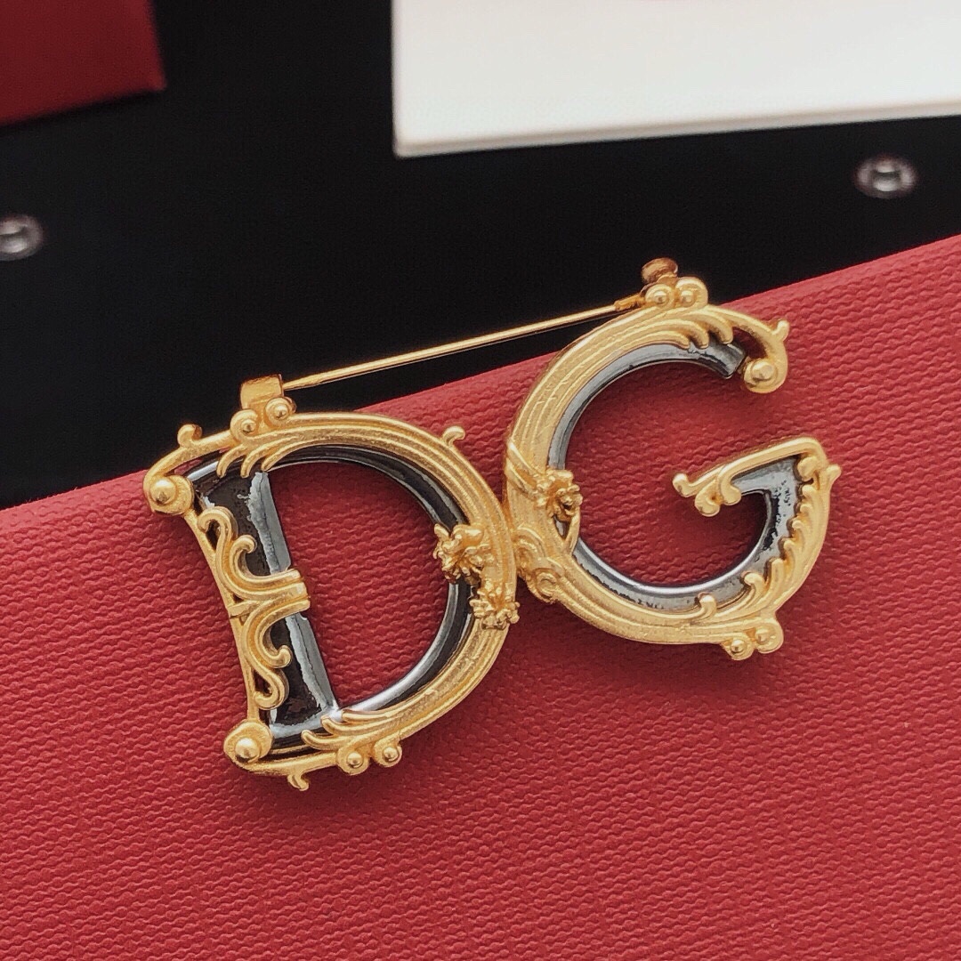 编号DGXZ0001
 【DG*最新款🆕🆕胸针】一致专柜🆕黄铜材质