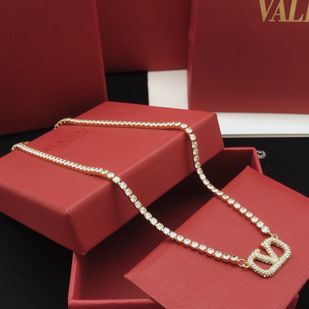 编号VXL0062
 【ValenTi*o最新款🆕🆕镶钻项链】一致专柜🆕黄铜材质