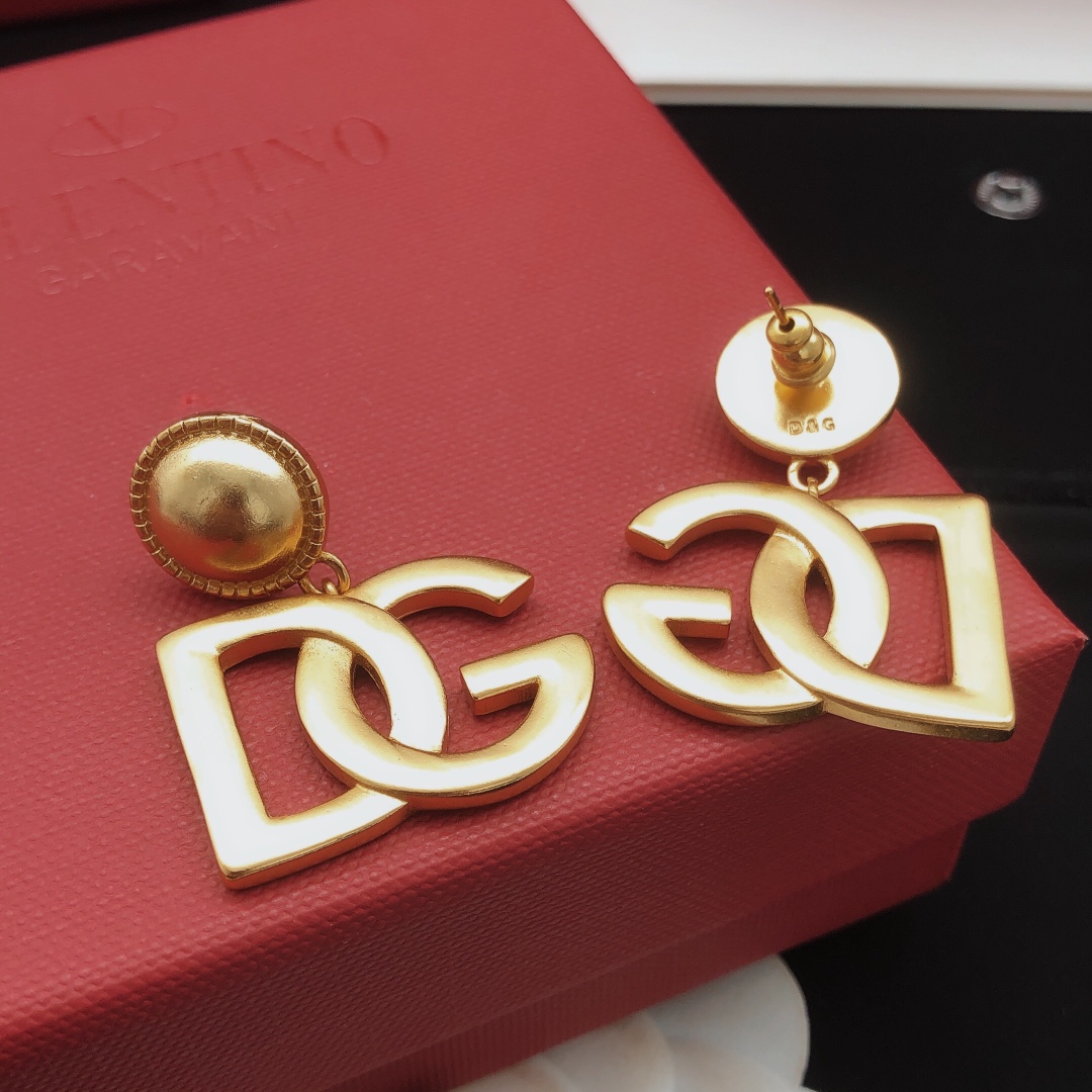 编号DGED0019 中号
 【DG*最新款🆕🆕光面耳勾耳钉】一致专柜🆕黄铜材质