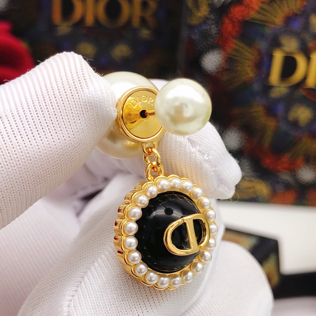 编号DED0555
 【dio*最新款🆕🆕大小珍珠吊圆形黑色】一致专柜🆕黄铜材质