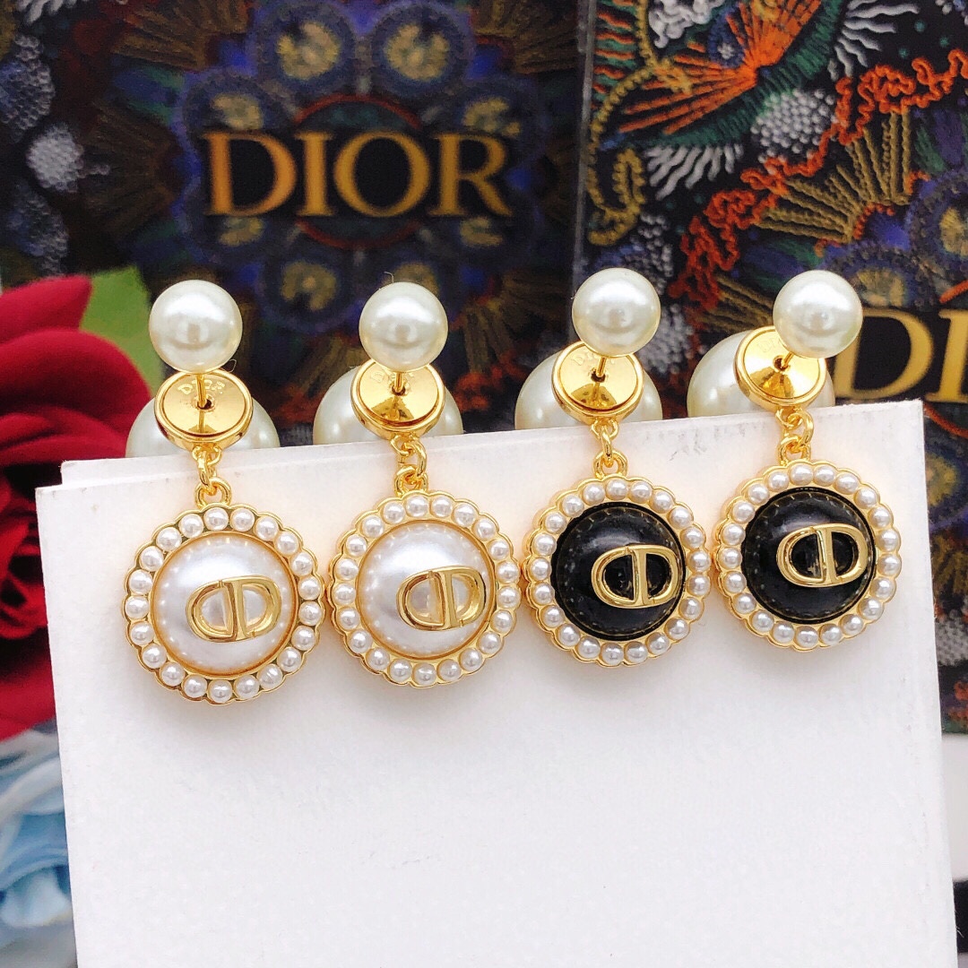 编号DED0555
 【dio*最新款🆕🆕大小珍珠吊圆形黑色】一致专柜🆕黄铜材质