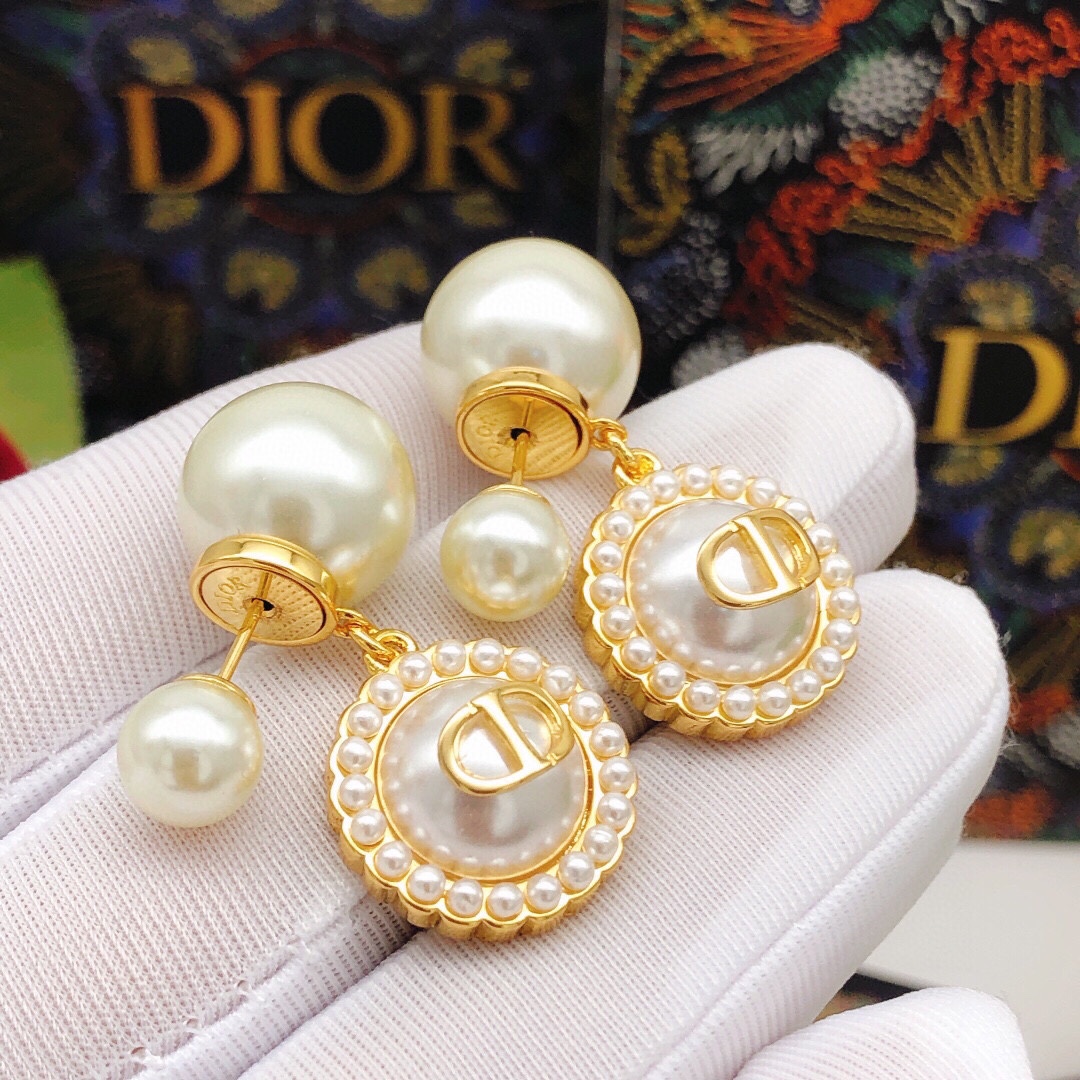 编号DED0556
 【dio*最新款🆕🆕大小珍珠吊圆形白色】一致专柜🆕黄铜材质