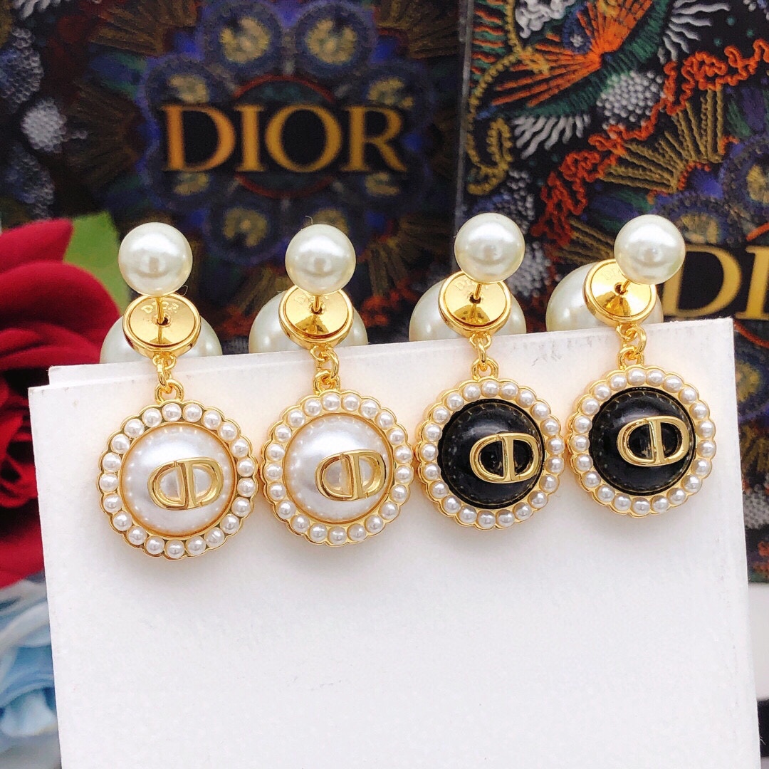 编号DED0556
 【dio*最新款🆕🆕大小珍珠吊圆形白色】一致专柜🆕黄铜材质