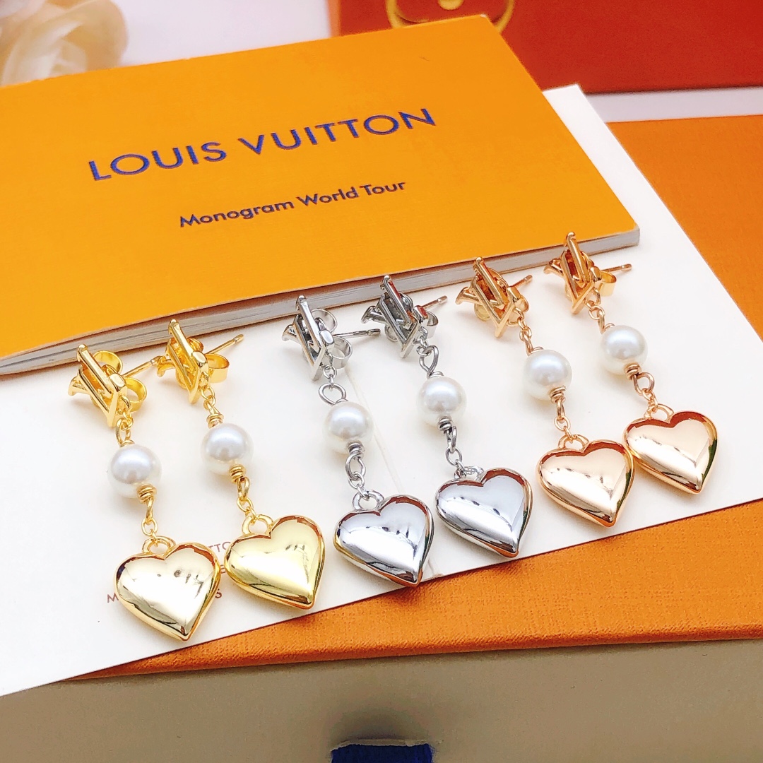 编号LED0213 【Lv*最新款🆕🆕爱心流苏耳钉】一致专柜🆕黄铜材质