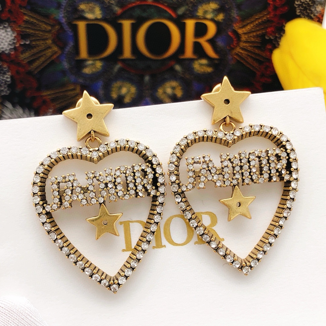 NO:105367,Number DED0253 Rare object!  Di0r is a must-have quality!  The new product Jadi0r Star Love Heart Inlaid Diamond Earrings Retro Chic and Versatile It looks very good whether it is tied with a ponytail or hair, and can be used for work and daily life. Love!  Equivalent authentic, made of old brass, jewelry fine19860909编号DED0253 稀物！Di0r 出品必属精品！新品Jadi0r星星爱心镶钻耳钉 复古 别致 百搭 无论扎着马尾或披着头发装饰起来都十分好看,上班通勤还是日常生活都能用,大爱！等同正 品,做旧黄铜材质,,饰品精品,Jewelry