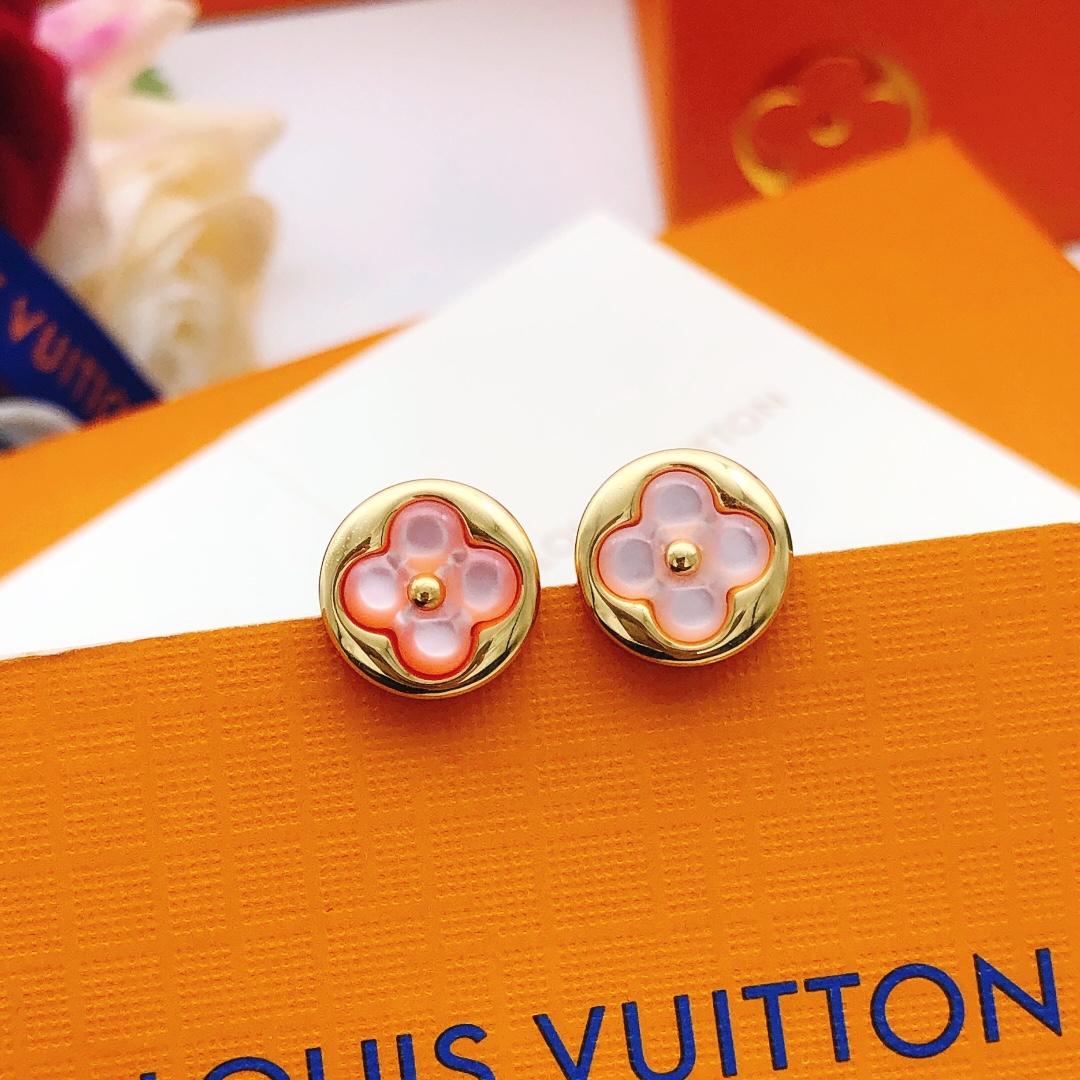 编号LED0225
 【Lv*最新款🆕🆕粉色花朵耳钉】一致专柜🆕黄铜材质