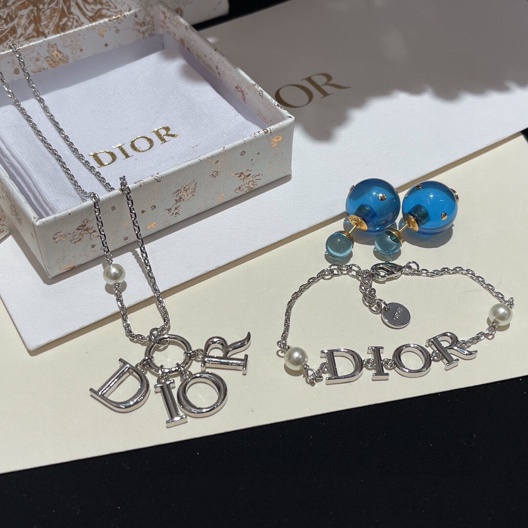 Necklace - Jewelry 3